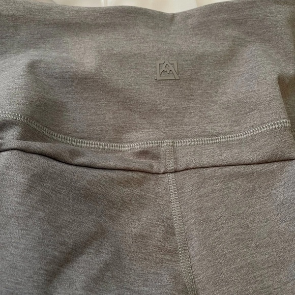 Avalanche Woman’s Workout Leggings Large - Picture 4 of 4